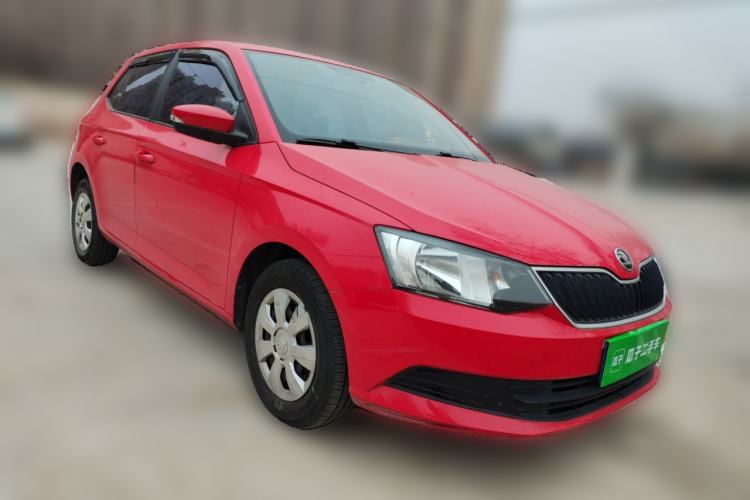 Used Skoda Fabia 2015 1.4L Manual Front-Wheel Drive Model Front Right 45 Deg