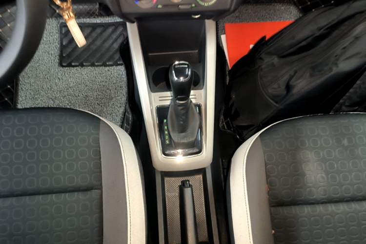 Used Skoda Fabia 2015 1.4L Automatic Chuanxing Edition Gear Lever