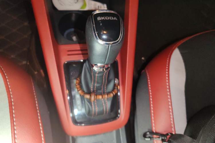 Used Skoda Fabia 2015 1.6L Automatic Sport Edition Gear Lever