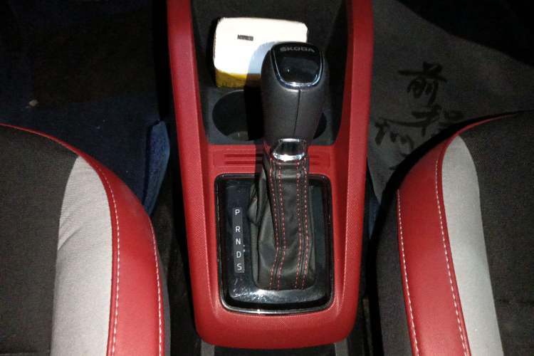 Used Skoda Fabia 2015 1.6L Automatic Sport Edition Gear Lever