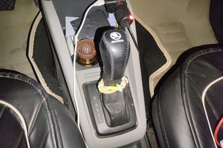 Used Skoda Fabia 2015 1.4L Automatic Front-Drive Model Gear Lever