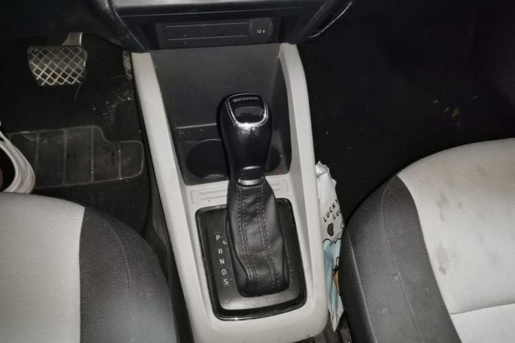Used Skoda Fabia 2015 1.4L Automatic Front-Drive Model Gear Lever