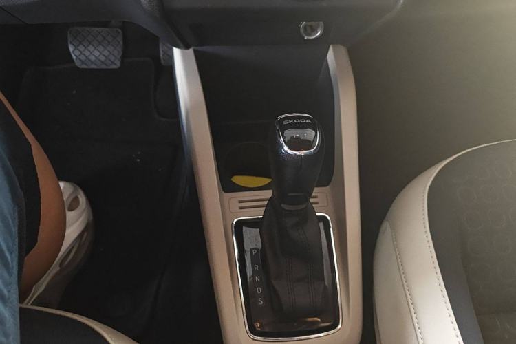 Used Skoda Fabia 2015 1.4L Automatic Chuanxing Edition Gear Lever
