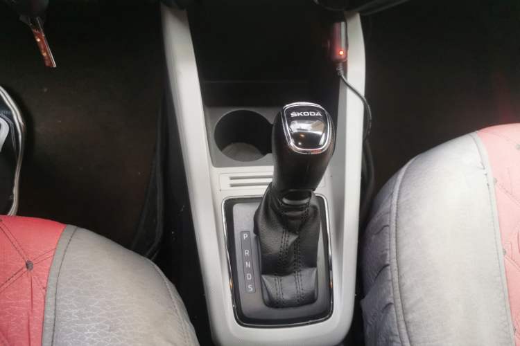 Used Skoda Fabia 2015 1.4L Automatic Front-Drive Model Gear Lever