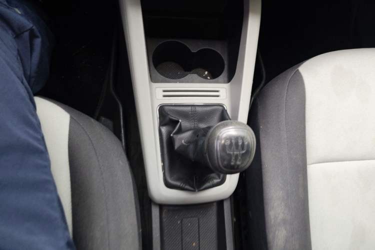 Used Skoda Fabia 2015 1.4L Manual Front-Wheel Drive Model Gear Lever