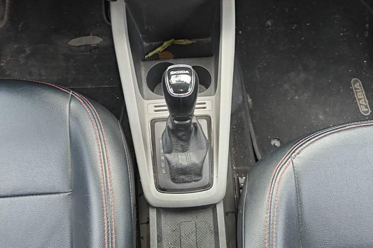 Used Skoda Fabia 2015 1.4L Automatic Front-Drive Model Gear Lever