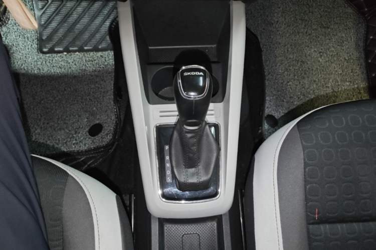 Used Skoda Fabia 2015 1.4L Automatic Chuanxing Edition Gear Lever
