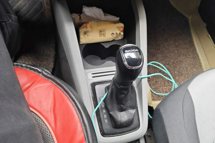 Used Skoda Fabia 2015 1.4L Automatic Front-Drive Model Gear Lever