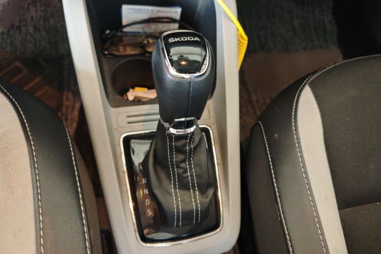 Used Skoda Fabia 2015 1.6L Automatic Sport Edition Gear Lever