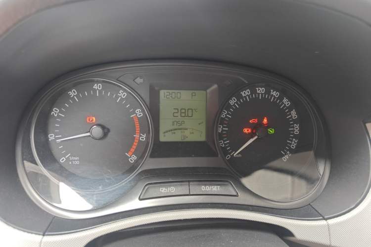 Used Skoda Fabia 2015 1.4L Automatic Front-Drive Model Instrument Cluster