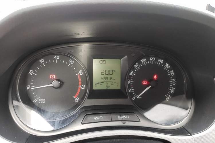 Used Skoda Fabia 2015 1.4L Manual Front-Wheel Drive Model Instrument Cluster
