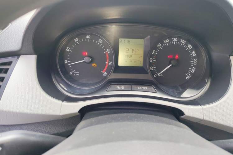 Used Skoda Fabia 2015 1.4L Manual Front-Wheel Drive Model Instrument Cluster