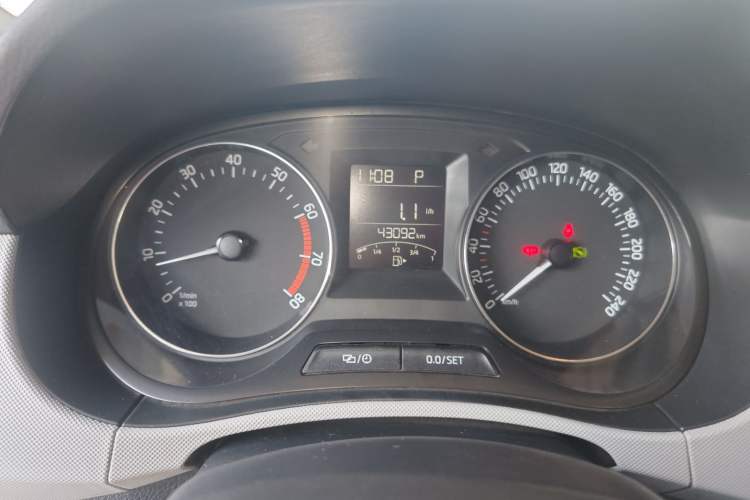 Used Skoda Fabia 2015 1.6L Automatic Sport Edition Instrument Cluster