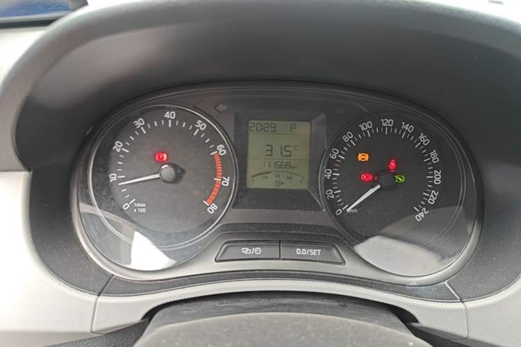 Used Skoda Fabia 2015 1.4L Automatic Front-Drive Model Instrument Cluster