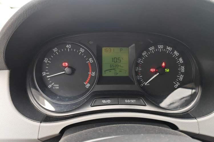 Used Skoda Fabia 2015 1.4L Automatic Front-Drive Model Instrument Cluster