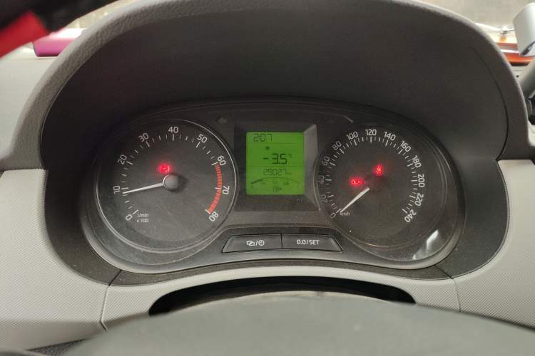 Used Skoda Fabia 2015 1.4L Manual Front-Wheel Drive Model Instrument Cluster