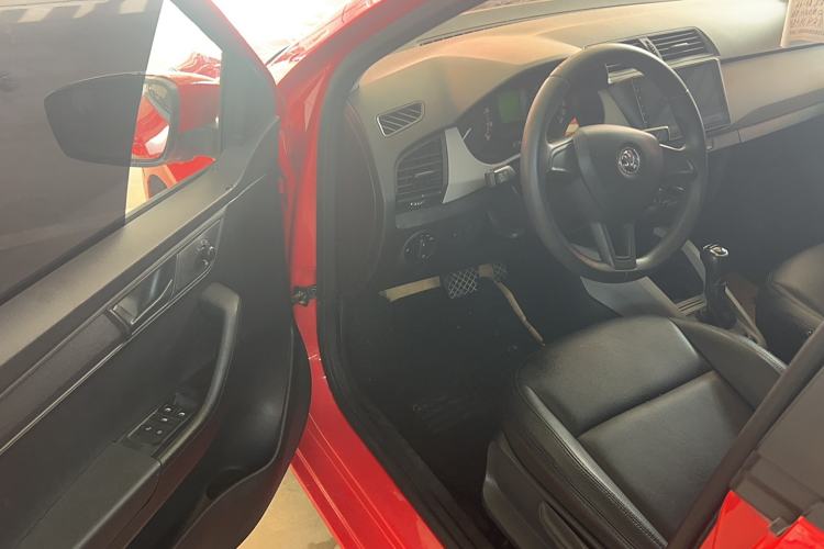 Used Skoda Fabia 2015 1.4L Automatic Front-Drive Model Interior 2