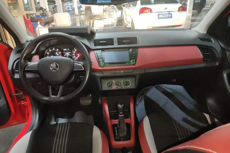 Used Skoda Fabia 2015 1.6L Automatic Sport Edition Interior 2