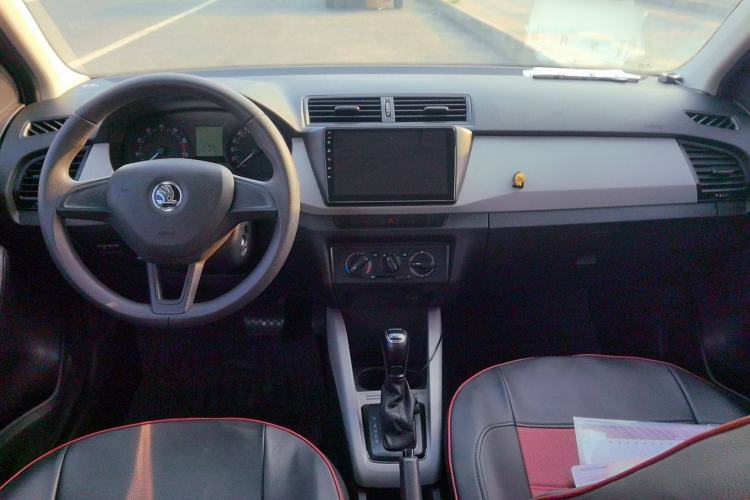 Used Skoda Fabia 2015 1.4L Automatic Front-Drive Model Interior 3