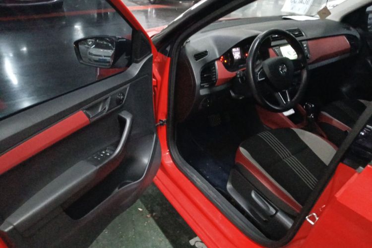Used Skoda Fabia 2015 1.6L Automatic Sport Edition Interior 3