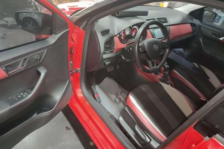 Used Skoda Fabia 2015 1.6L Automatic Sport Edition Interior 3