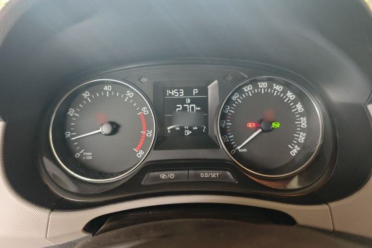 Used Skoda Fabia 2015 1.6L Automatic Sport Edition Interior 3