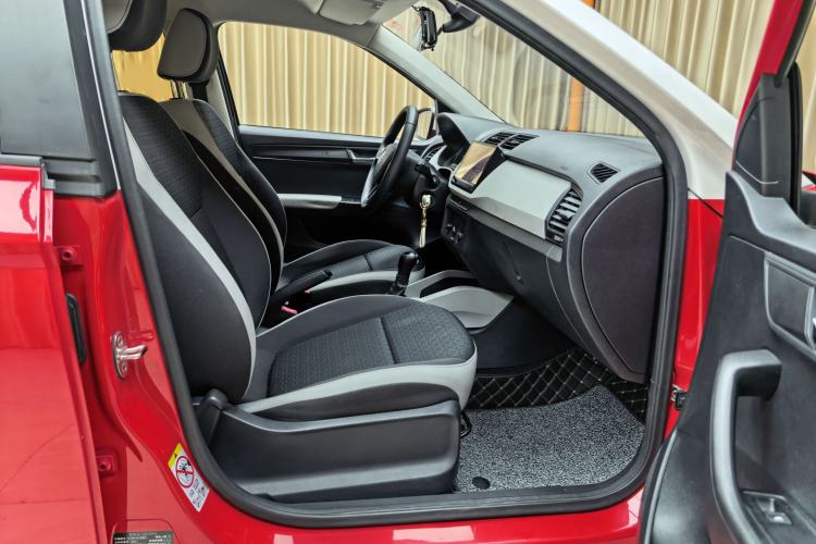 Used Skoda Fabia 2015 1.4L Automatic Chuanxing Edition Interior 5