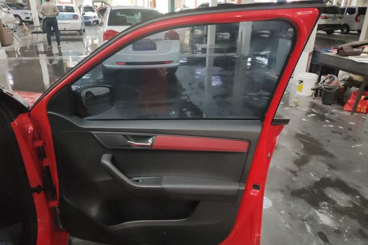 Used Skoda Fabia 2015 1.6L Automatic Sport Edition Interior 5