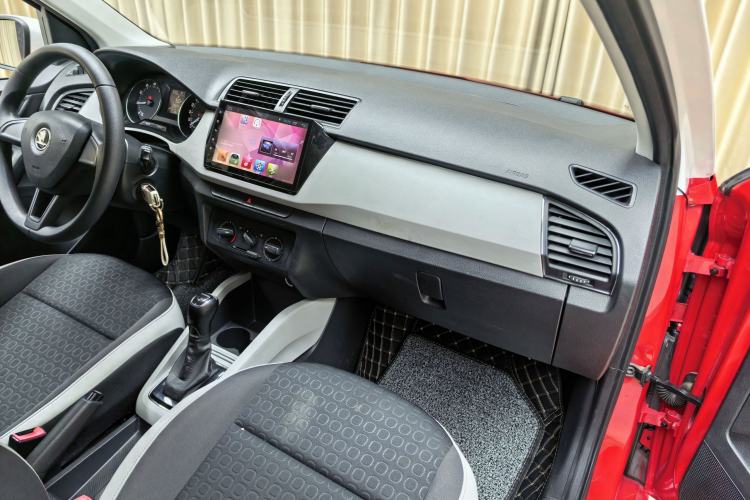 Used Skoda Fabia 2015 1.4L Automatic Chuanxing Edition Interior 6