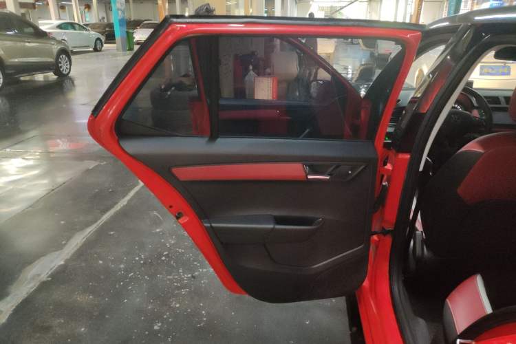 Used Skoda Fabia 2015 1.6L Automatic Sport Edition Interior 8