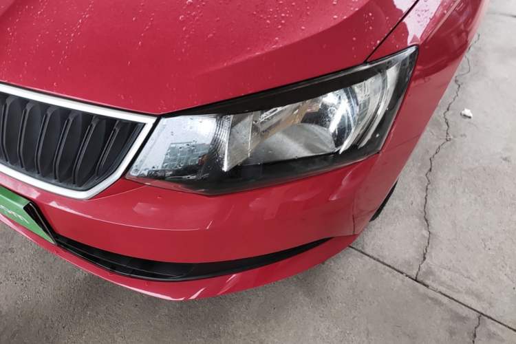 Used Skoda Fabia 2015 1.4L Manual Front-Wheel Drive Model Left Front Headlight