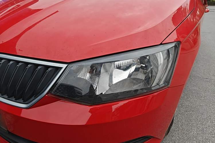 Used Skoda Fabia 2015 1.4L Automatic Front-Drive Model Left Front Headlight
