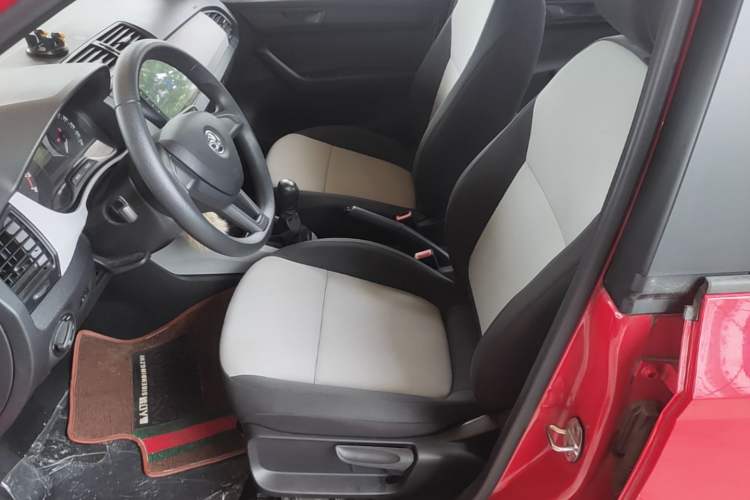 Used Skoda Fabia 2015 1.4L Manual Front-Wheel Drive Model Left Front Seat