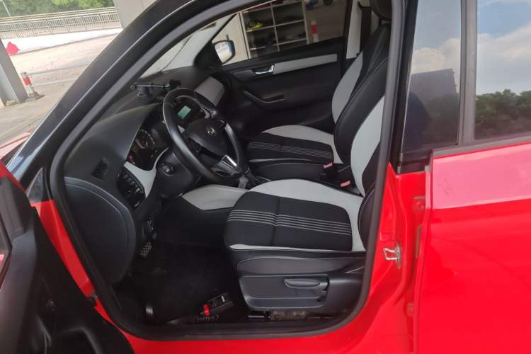 Used Skoda Fabia 2015 1.6L Automatic Sport Edition Left Front Seat