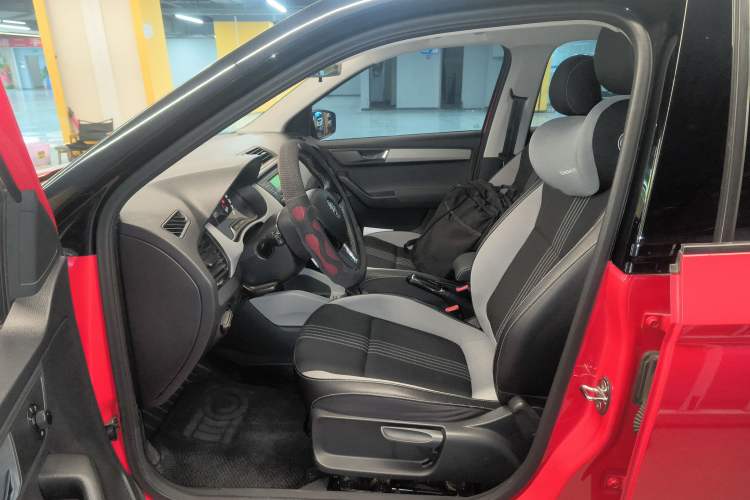 Used Skoda Fabia 2015 1.6L Automatic Sport Edition Left Front Seat