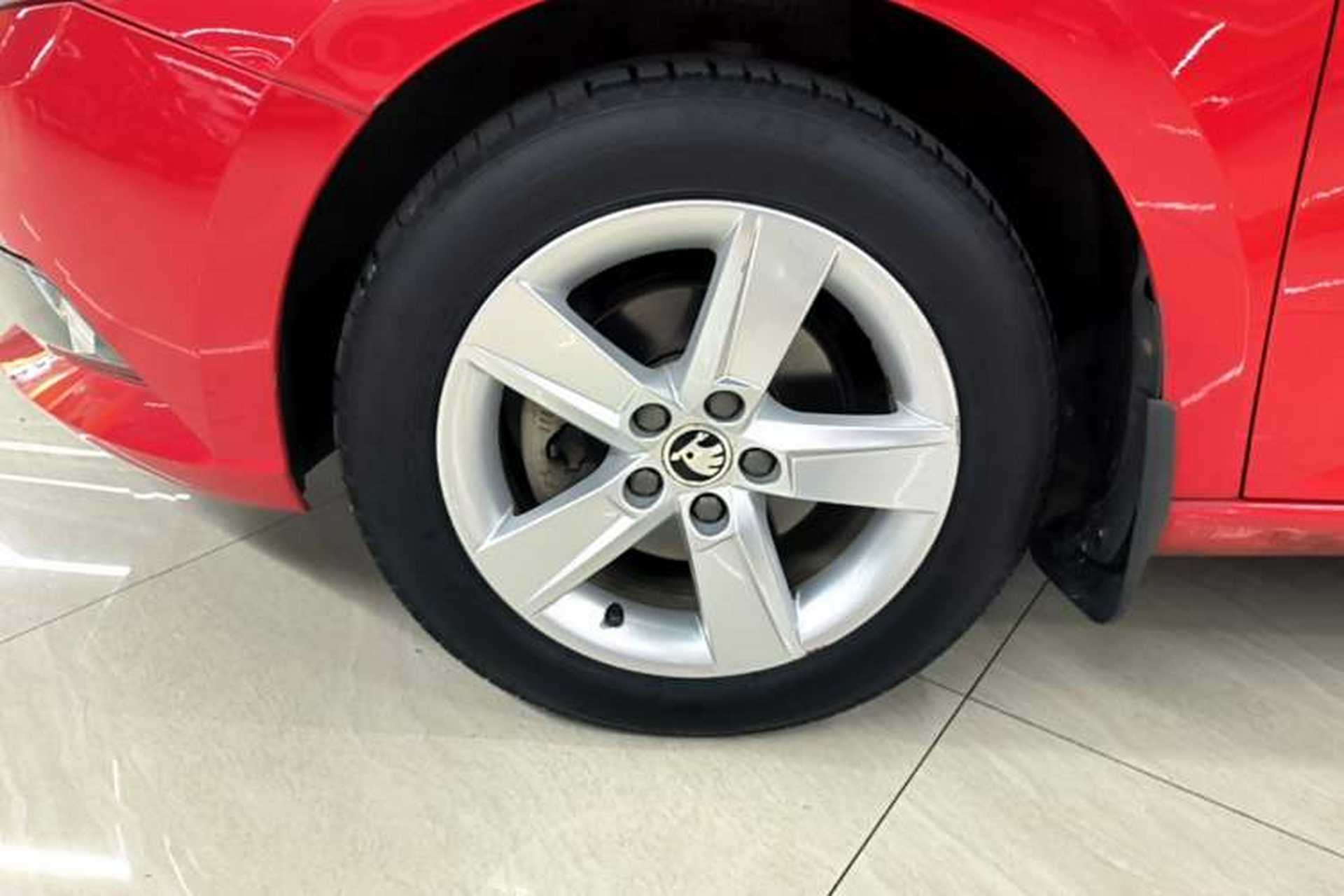 Used Skoda Fabia 2015 1.4L Automatic Chuanxing Edition Left Front Wheel Hub