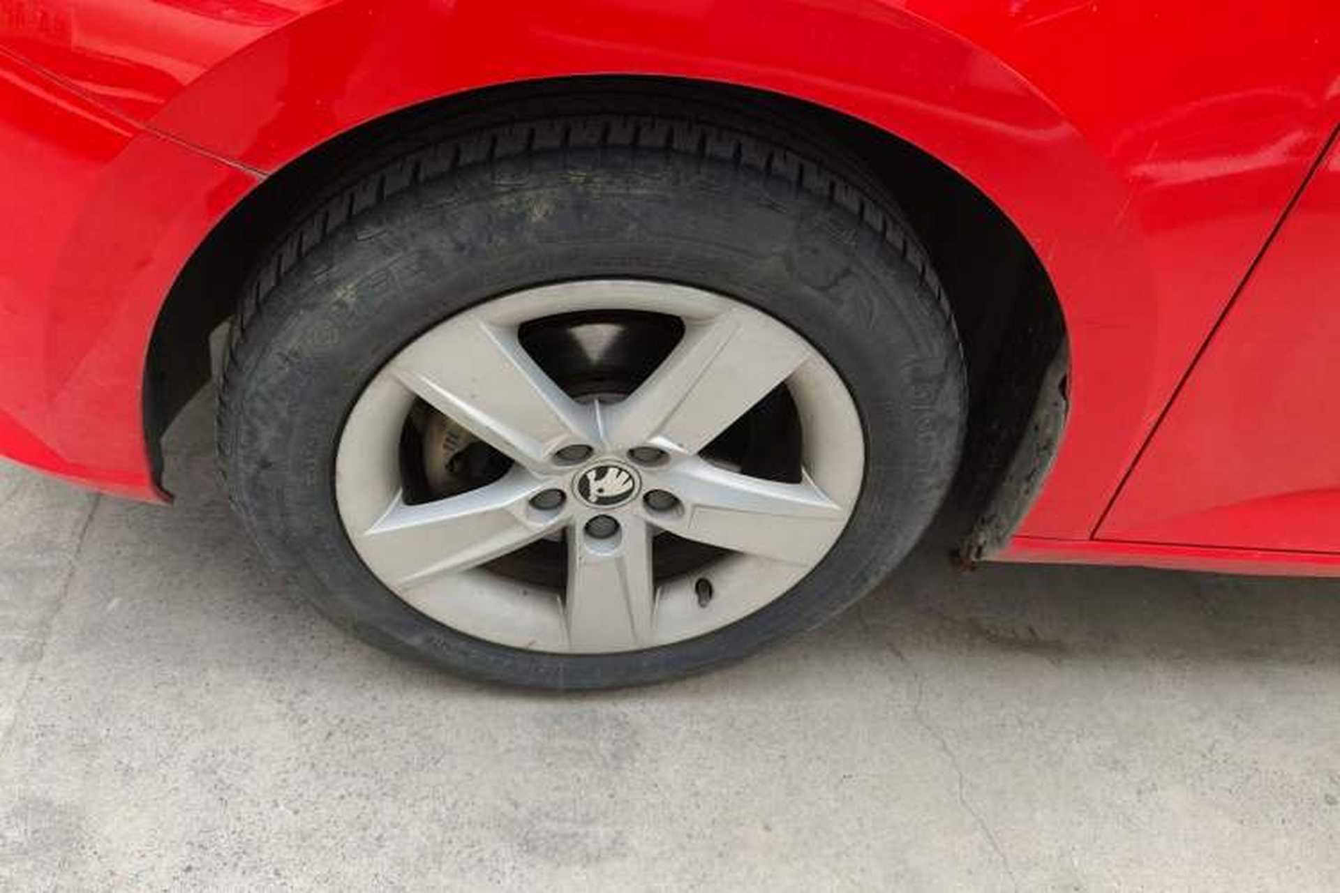 Used Skoda Fabia 2015 1.4L Automatic Chuanxing Edition Left Front Wheel Hub
