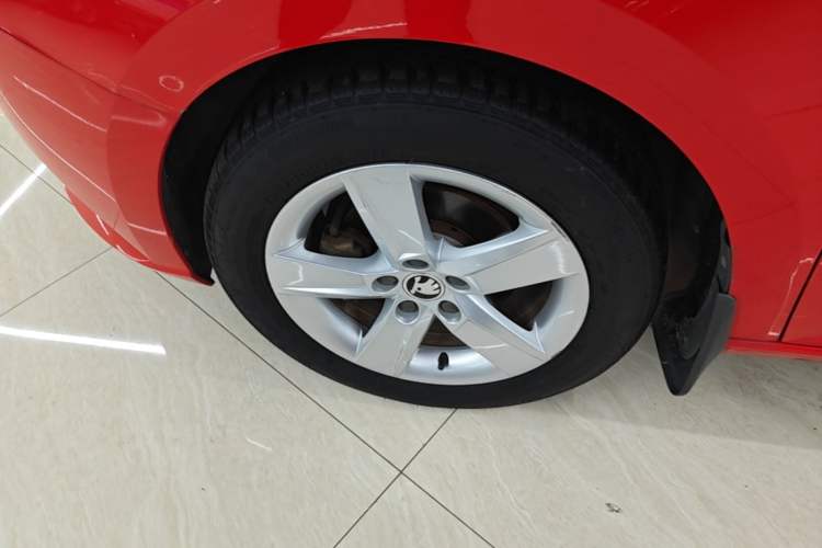 Used Skoda Fabia 2015 1.4L Automatic Chuanxing Edition Left Front Wheel Hub