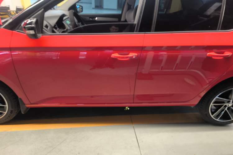 Used Skoda Fabia 2015 1.6L Automatic Sport Edition Left Side Sill