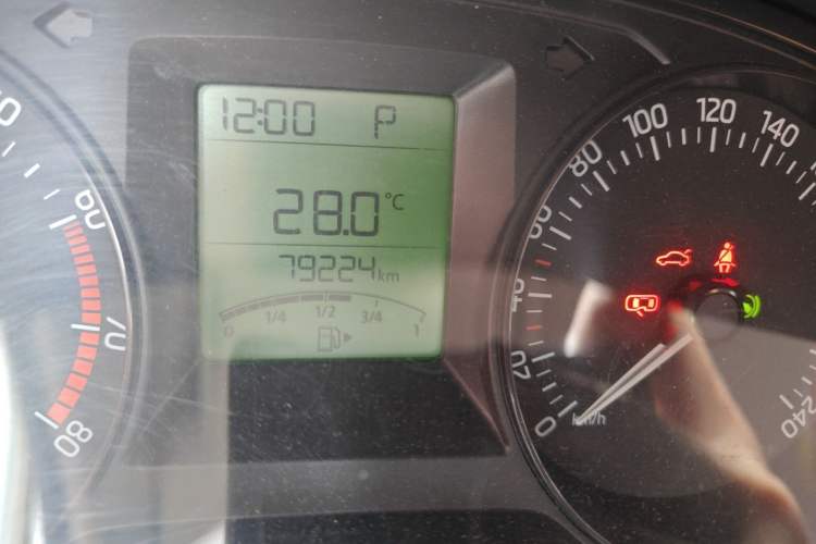 Used Skoda Fabia 2015 1.4L Automatic Front-Drive Model Odometer Close Up