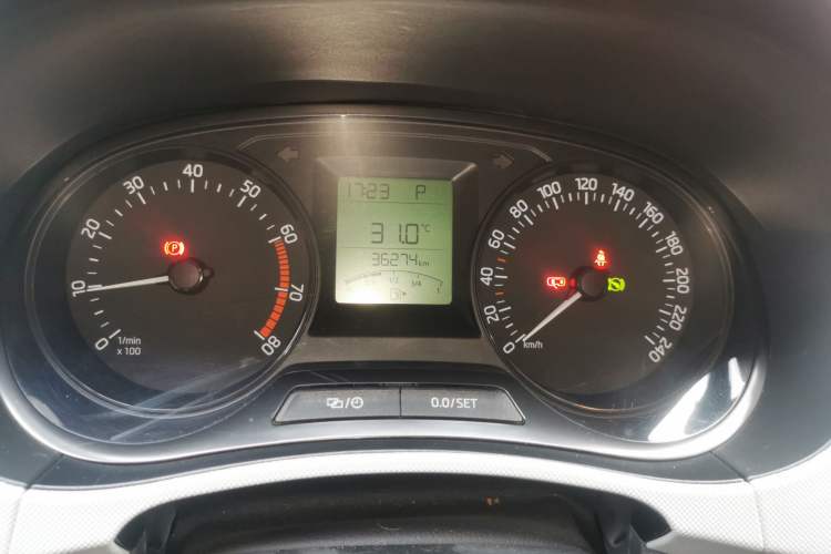 Used Skoda Fabia 2015 1.4L Automatic Front-Drive Model Odometer Close Up