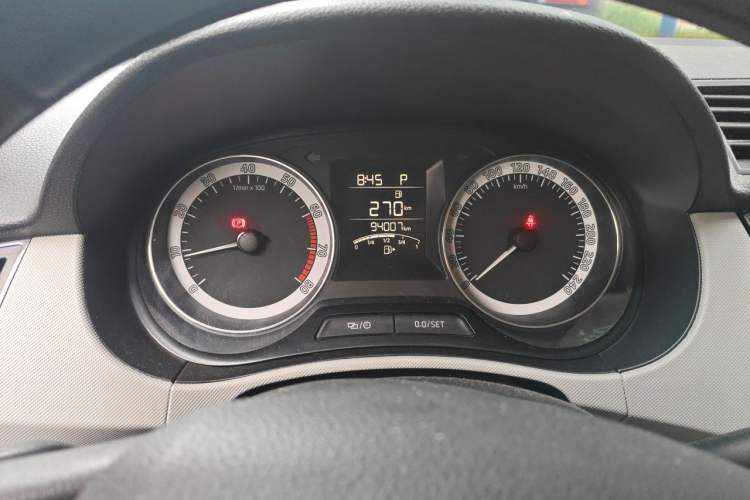 Used Skoda Fabia 2015 1.4L Automatic Chuanxing Edition Odometer Close Up