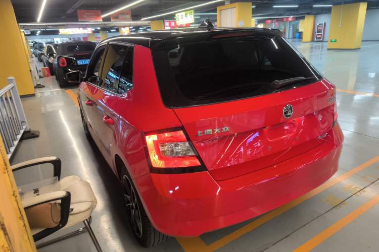 Used Skoda Fabia 2015 1.6L Automatic Sport Edition Rear Left 45 Deg