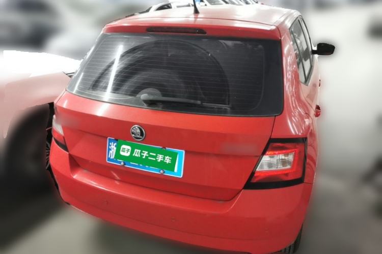 Used Skoda Fabia 2015 1.4L Automatic Front-Drive Model Rear Right 45 Deg