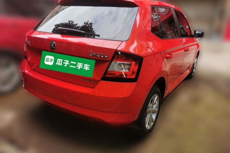 Used Skoda Fabia 2015 1.4L Automatic Front-Drive Model Rear Right 45 Deg