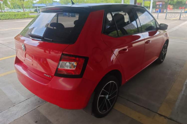 Used Skoda Fabia 2015 1.6L Automatic Sport Edition Rear Right 45 Deg
