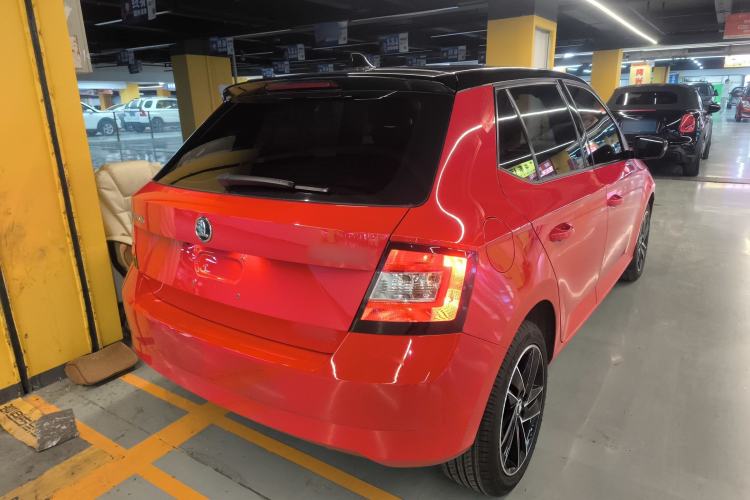 Used Skoda Fabia 2015 1.6L Automatic Sport Edition Rear Right 45 Deg