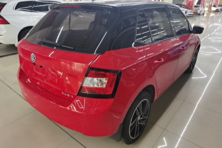 Used Skoda Fabia 2015 1.6L Automatic Sport Edition Rear Right 45 Deg