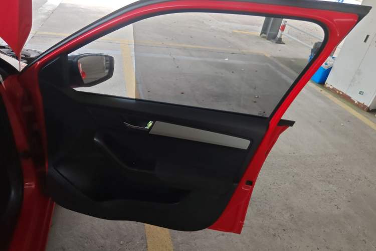 Used Skoda Fabia 2015 1.6L Automatic Sport Edition Right Front Door Interior