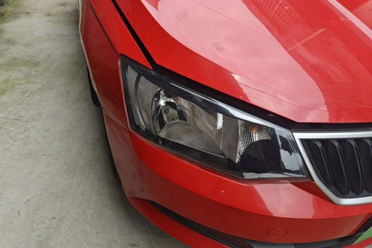 Used Skoda Fabia 2015 1.4L Automatic Front-Drive Model Right Front Headlight